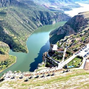 350 metre y&uuml;kseklikte eşsiz manzara: Botan Vadisi doğasıyla hayran bıraktı