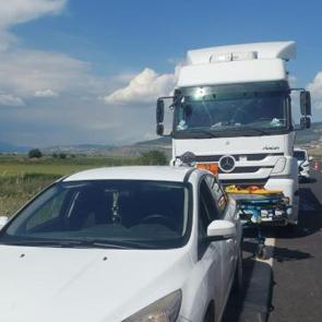 Kahramanmaraş'ta korkun&ccedil; kaza! TIR &ccedil;arptı: 1 &ouml;l&uuml;, 2 yaralı