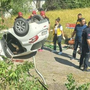 Balıkesir'de otomobil takla attı: 1 &ouml;l&uuml;, 3 yaralı