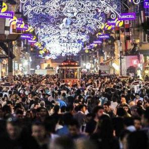Bayram alışverişi hazır giyim sekt&ouml;r&uuml;n&uuml; canlandırdı: Talep patlaması yaşanıyor