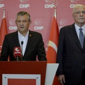 Bomba iddia: &Ouml;zg&uuml;r &Ouml;zel İYİ Parti'ye mi ge&ccedil;iyor? M&uuml;savat Dervişoğlu'ndan yanıt geldi