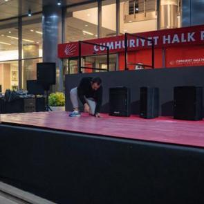 CHP Genel Merkezi'nde b&uuml;y&uuml;k hazırlık! Dikkat &ccedil;eken poster