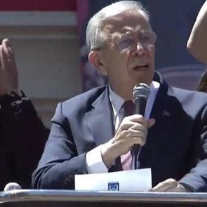 Mansur Yavaş tarafını se&ccedil;ti! CHP&rsquo;de kılı&ccedil;lar &ccedil;ekildi