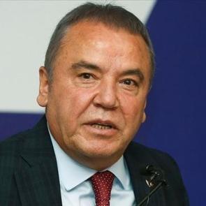 Muhittin B&ouml;cek hastaneye kaldırıldı