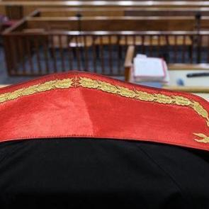 M&uuml;stehcen i&ccedil;erikleri paylaşılan 11 yaşındaki kızın ailesine g&ouml;zaltı