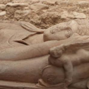 Olympos Antik Kenti&rsquo;nde yeni keşif! Aristokrat bir kadına ait lahit bulundu
