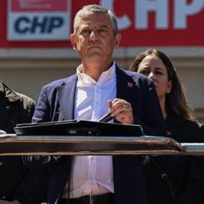 &Ouml;zg&uuml;r &Ouml;zel, İmamoğlu&rsquo;nu 14 ayda 41 kez ziyaret etti