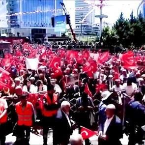 Kemal Kılı&ccedil;daroğlu&rsquo;ndan &Ouml;zg&uuml;r &Ouml;zel ve Ekrem İmamoğlu&rsquo;na manidar şarkı