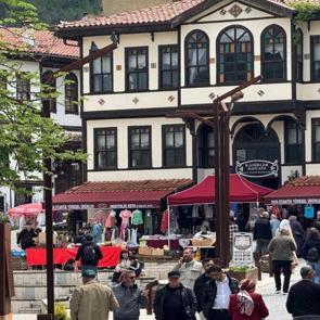 Sakarya&rsquo;nın Birleşmiş Milletler&rsquo;den &ouml;d&uuml;ll&uuml; Taraklı il&ccedil;esinde bayram tatili yoğunluğu