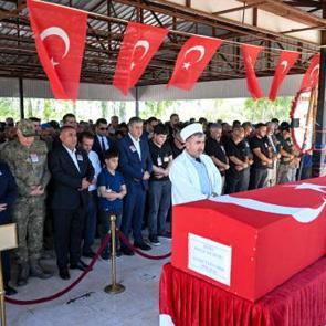 Şehit olan polis memurunun cenazesi Adana'da defnedildi
