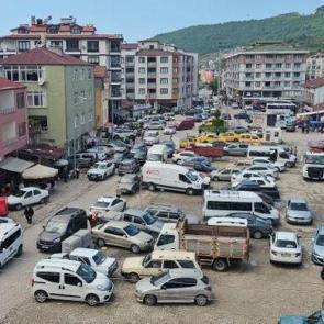 Tatil i&ccedil;in il&ccedil;eye akın ettiler, n&uuml;fus 10 kat arttı