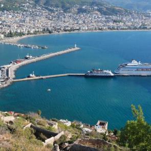 T&uuml;rkiye limanlarında hareketlilik: Kruvaziyerle 4 ayda 197 bin 683 turist geldi