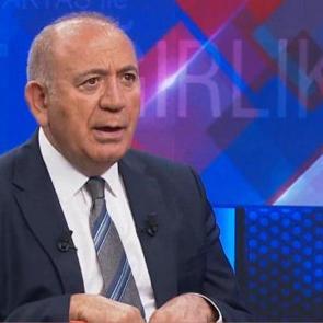 G&uuml;rsel Tekin'den &Ouml;zg&uuml;r &Ouml;zel'e: Bunu diyenin CHP'de Genel Başkanlık yapmış olması vahim