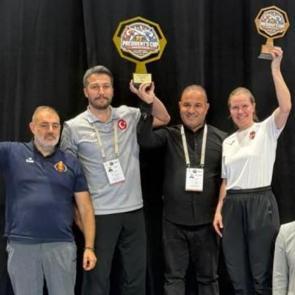 Almanya'da zirve T&uuml;rk sporcuların! Takım halinde şampiyon oldular