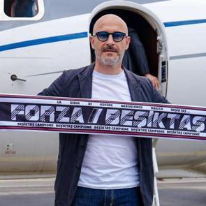 Beşiktaş'ın yeni teknik direkt&ouml;r&uuml; Vincenzo Italıano İstanbul'da! 25 yıl sonra bir ilk...