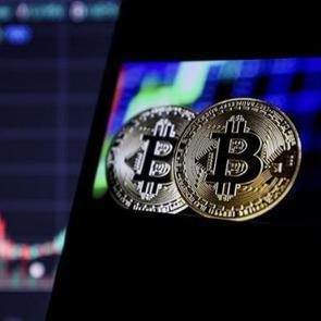 Bitcoin'de 4 ayın en sert g&uuml;nl&uuml;k d&uuml;ş&uuml;ş&uuml;! Saatler i&ccedil;inde milyonlar buhar oldu