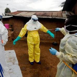 Ebola kabusu b&uuml;y&uuml;yor! Afrika sınırını aştı, 2 &uuml;lkede daha alarm verildi