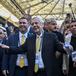 Fenerbah&ccedil;e'nin yeni başkanı belli oldu! Rekor kırarak se&ccedil;ildi