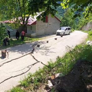 Giresun'da 33 ev tahliye edildi: Yolda yarıklar oluştu!
