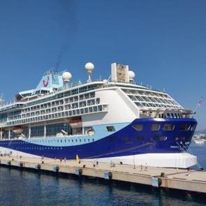 Dev kruvaziyer Marella Discovery 1790 yolcusuyla Bodrum'a demirledi