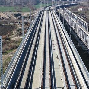 İstanbul ve Kapıkule arası 1,5 saate d&uuml;ş&uuml;yor, hızlı trende test s&uuml;r&uuml;şleri başladı