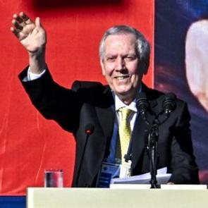 Se&ccedil;imi kazanan Aziz Yıldırım transferler i&ccedil;in s&uuml;re verdi!