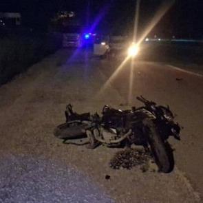 Tokat'ta feci kaza! Otomobil motosiklete &ccedil;arptı, 2 gen&ccedil; hayatını kaybetti