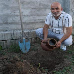 Yerden &ccedil;ıktı, g&ouml;ren altın dolu zannetti! Hatay&rsquo;da damak &ccedil;atlatan s&uuml;rpriz
