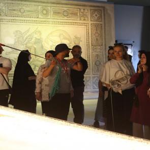 Zeugma Mozaik M&uuml;zesi&rsquo;nde bayram yoğunluğu: On binler tarihle buluştu