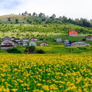 300 yıllık yaylaya ilkbahar ulaştı, kartpostallık g&ouml;r&uuml;nt&uuml;ler oluştu