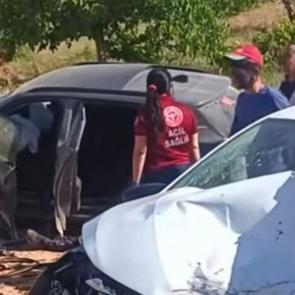 Gaziantep'te 2 otomobil &ccedil;arpıştı: 5 yaralı