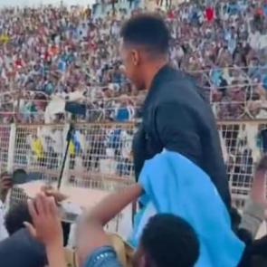 ABD &uuml;lkeye almamıştı! Somalili hakem kahraman gibi karşılandı