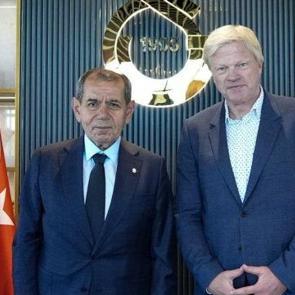 Alman futbol efsanesi Oliver Kahn'dan Dursun &Ouml;zbek'e ziyaret!