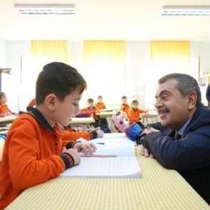 Ara tatil kalkacak mı? Bakan Tekin tartışmalara son noktayı koydu