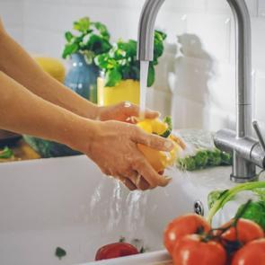 Asla yıkanmaması gereken 15 yiyecek! Sakın bu hatayı artık yapmayın