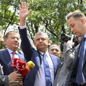 &ldquo;Ayrıcalıklı&rdquo; olduklarını vehmedenler, &ccedil;ıkar &ccedil;atışmasıyla birbirini tasfiye ediyor