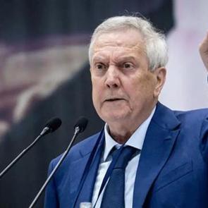 Aziz Yıldırım'dan dev kıyım! 4 futbolcuya "G&uuml;le g&uuml;le" dedi
