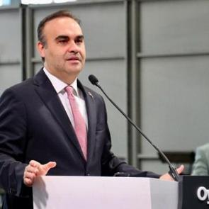 Bakan Kacır: T&uuml;rkiye&rsquo;ye yatırım yapan kazanır