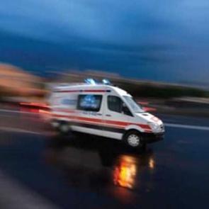 Bakırk&ouml;y'de feci kaza: Elektrik direğine &ccedil;arpan motosikletteki 2 kişi hayatını kaybetti