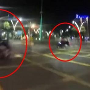 Batman'da iki motosiklet kafa kafaya &ccedil;arpıştı: 1'i ağır 3 yaralı