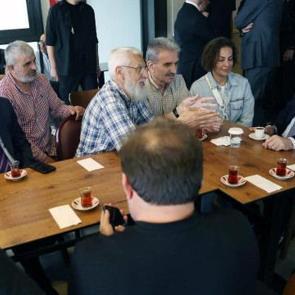 Cumhurbaşkanı Erdoğan Beyoğlu'nda vatandaşlarla sohbet etti