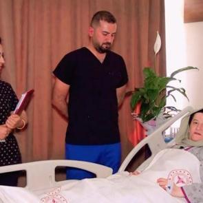 Karın ağrısı ve şişkinlik şikayetiyle hastaneye gitti! V&uuml;cudundan dev miyom &ccedil;ıkartıldı