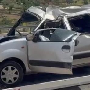 Hafif ticari ara&ccedil;, şarampole devrildi: 1 &ouml;l&uuml;, 1 yaralı