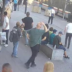 İstanbul'da kahreden kaza: Raylara d&uuml;şen 6 yaşındaki &ccedil;ocuk hayatını kaybetti