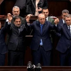 İYİ Parti&rsquo;den istifa eden Ersin Beyaz, AK Parti&rsquo;ye katıldı