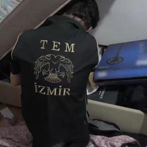 İzmir merkezli 12 ilde FET&Ouml;&rsquo;ye b&uuml;y&uuml;k darbe
