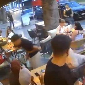 İzmir'de canice &ouml;ld&uuml;r&uuml;len gencin son g&ouml;r&uuml;nt&uuml;leri ortaya &ccedil;ıktı! Can havliyle oraya sığınmış