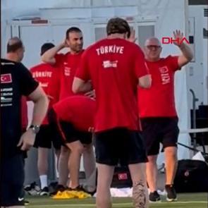 Kenan Yıldız'dan antrenman &ouml;ncesinde dua ederken g&ouml;r&uuml;nt&uuml;lendi