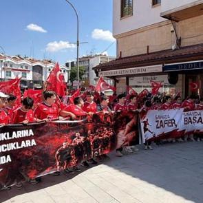 LGS adayları ve Millilere anlamlı destek: Konya&rsquo;da &ldquo;Zafer&rdquo; y&uuml;r&uuml;y&uuml;ş&uuml;
