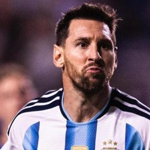 Lionel Messi 45 saniyede tarihe ge&ccedil;ti